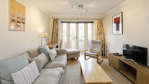 อพาร์ทเมนท์ (2 Bedrooms) | บริเวณนั่งเล่น | ทีวีจอแบน 32 นิ้ว พร้อมช่องเคเบิล, ทีวี