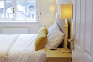 Apartment (2 Bedrooms) | 2 Schlafzimmer, Bügeleisen/Bügelbrett, kostenloses WLAN, Bettwäsche