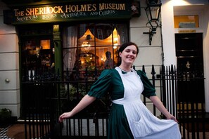 Interior - JOIVY Stylish 3 BR House with Patio, Short Walk to Regents Park & Harley Street (London)