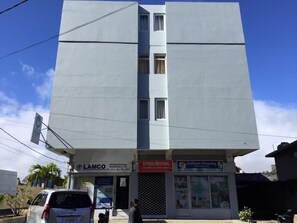 Apartment, 2 Bedrooms, Balcony, City View | Property entrance - La Péninsule - Town Apartment in Curepipe 2 (Curepipe)