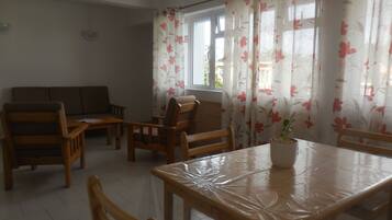 Apartment, 2 Bedrooms, Balcony, City View | Living room
