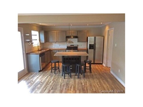 Fridge, microwave, oven, stovetop - Unfurnished Monthly Rental (Waxhaw)