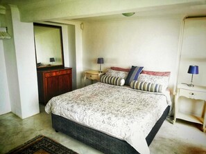 2 slaapkamers, een strijkplank/strijkijzer, beddengoed