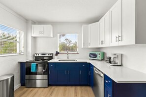 Refrigerador, microondas, horno, lavavajillas