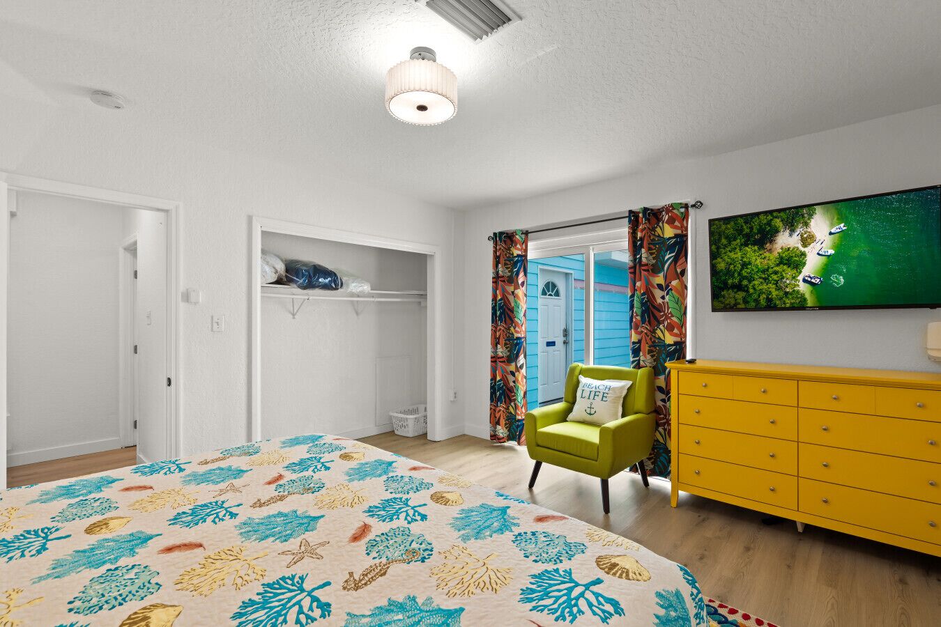 2 habitaciones, tabla de planchar con plancha, wifi y ropa de cama 