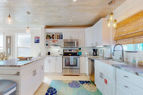 Gulf Views, Large Back Deck, Boardwalk to Beach, Golf Cart Access