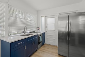 Fridge, microwave, oven, coffee/tea maker