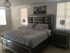 4 chambres, fer et planche à repasser, Wi-Fi, literie fournie