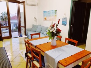 LĂ€genhet - 2 sovrum - balkong | Matsal