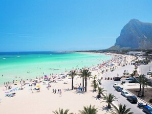 Appartement, 2 chambres, balcon | Plage