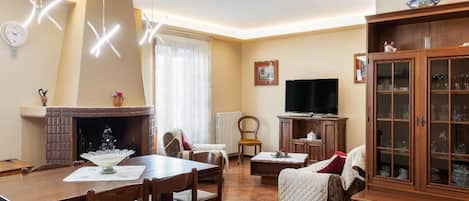 Appartement, 3 chambres, fumeur, balcon | Restauration