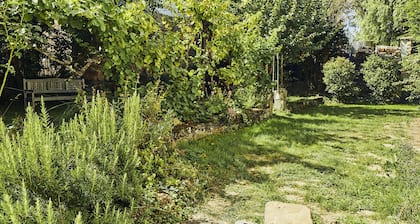 Charming house with shared use of garden