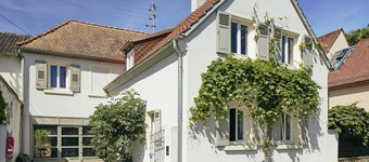 Charming house with shared use of garden