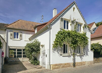 Charming house with shared use of garden