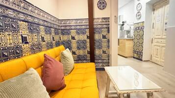 Apartemen Tradisional | Area keluarga | Televisi plasma 32-inci dengan saluran TV satelit dan TV