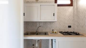 Standard Apartment, 1 Bedroom (Bilo 1) | Private kitchenette | Full-sized fridge, oven, stovetop, cookware/dishes/utensils