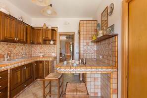 Standard Apartment, 2 Bedrooms, Ground Floor | Private kitchen | Full-size fridge, oven, cookware/dishes/utensils - Villa Rosy (Maruggio)