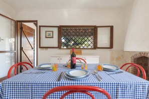 Appartement, 2 chambres | Restauration dans la chambre