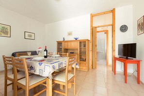 Casa Basic, 2 camere da letto | Pasti in camera