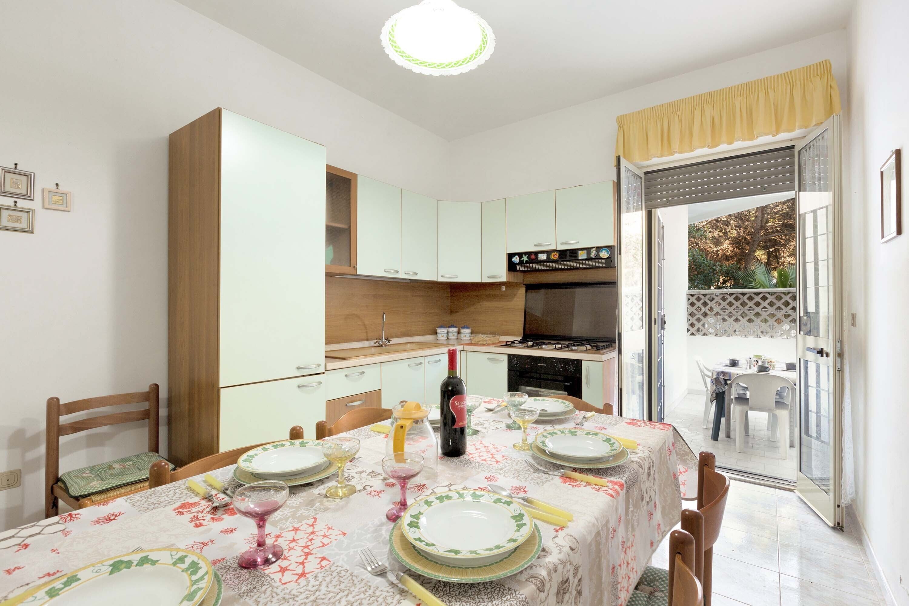Apartamento standard, 2 quartos | Cozinha privada | Geladeira grande, fogão, cooktop, talheres/pratos/utensílios de cozinha