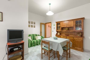 Standaard appartement, 2 slaapkamers | Woonruimte | Televisie