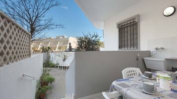 Standard Apartment, 2 Bedrooms | Teres/patio