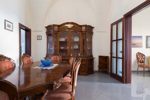 Basic-Apartment, 2 Schlafzimmer | Esszimmer