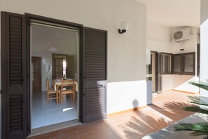 Basic-Apartment, 2 Schlafzimmer | Terrasse/Patio