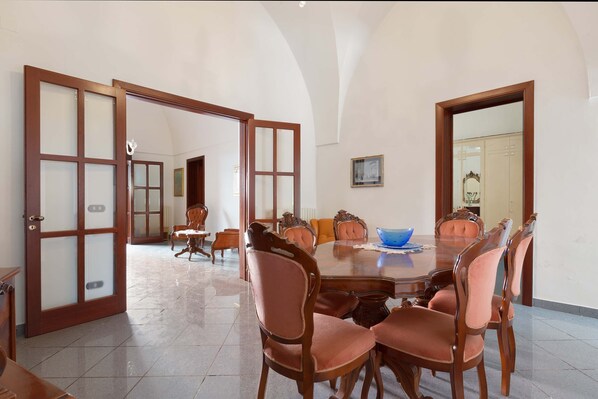 Basic-Apartment, 2 Schlafzimmer | Esszimmer