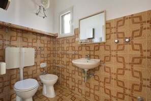 Standard-Haus, 2 Schlafzimmer | Badezimmer | Dusche