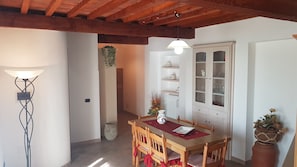 LÀgenhet - 1 sovrum - rökare - balkong | Restauranger