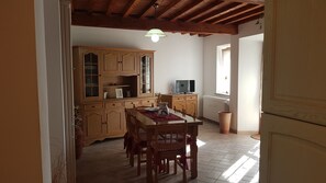 Apartment, 1 Bedroom, Smoking, Balcony | Dining room