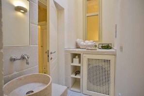 Articles de toilette gratuits, sèche-cheveux