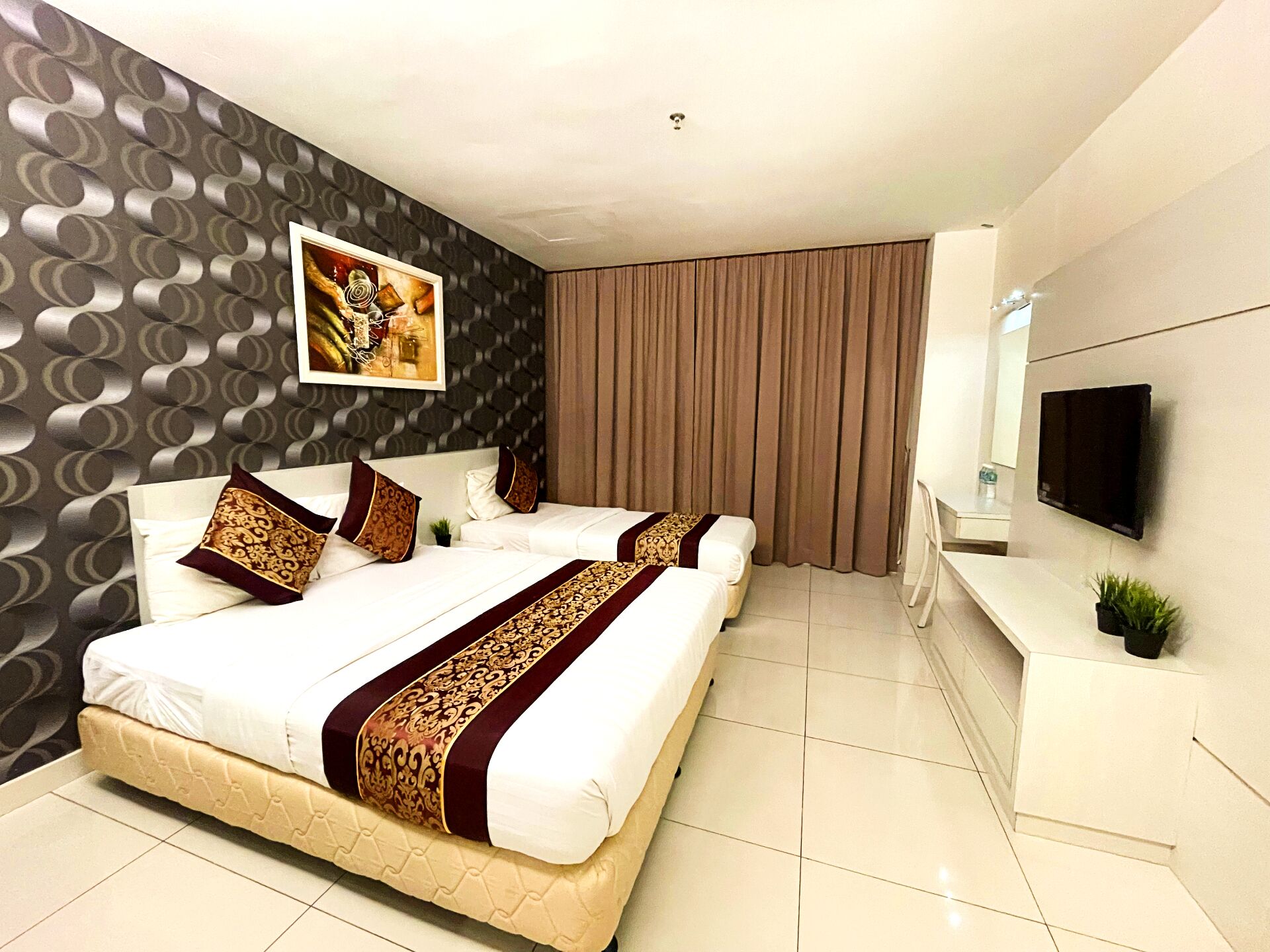 Photo - ESQ Shamelin Hotel