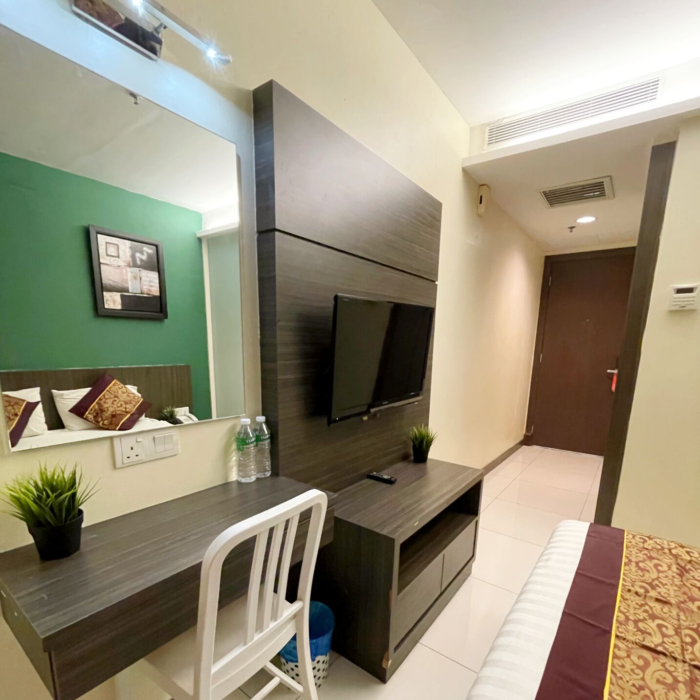 Photo - ESQ Shamelin Hotel