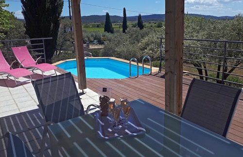 Bienvenue à la Villa Les Roques***, au coeur du Minervois (climatisée, cloturée)