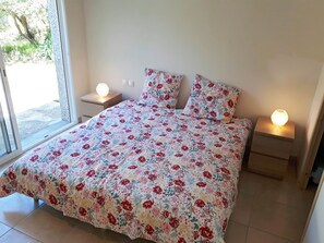 3 chambres, fer et planche à repasser, lit parapluie, Wi-Fi gratuit