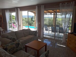 Televisión y reproductor de DVD 