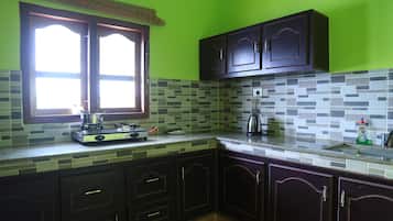 Room, 2 Bedrooms, Smoking, Balcony | Private kitchen