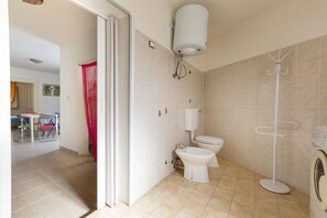 Séchoir à cheveux, serviettes fournies