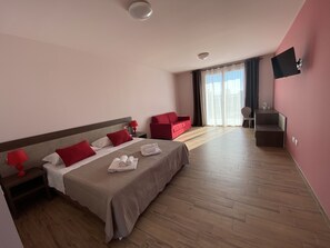 1 bedroom, in-room safe, WiFi, bed sheets