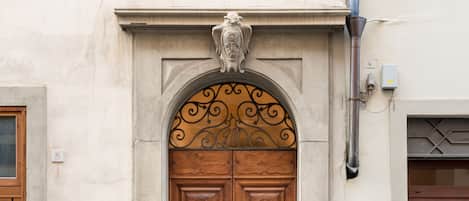 شقة - غرفة نوم واحدة - بشرفة | المنشأة من الخارج