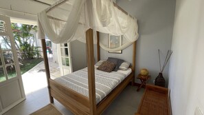 4 bedrooms, desk, iron/ironing board, free WiFi - 4-bedroom villa with pool and spa (Sainte Anne)