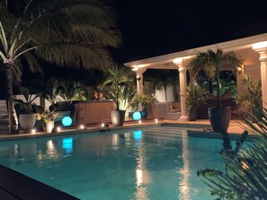 Outdoor pool - 4-bedroom villa with pool and spa (Sainte Anne)