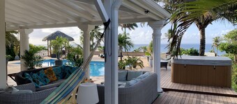 4-bedroom villa with pool and spa