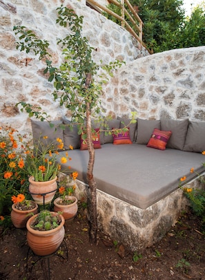 Room, Multiple Bedrooms, Patio, Mountain View | Property grounds
