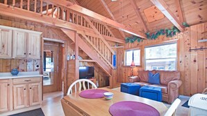 Living room - Aidenn Cabin - Winter SKI Lease Available! (Tahoe City)