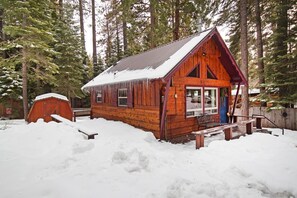 Cabane, plusieurs lits (Aidenn Cabin - WINTER SKI LEASE AVAIL) | Extérieur