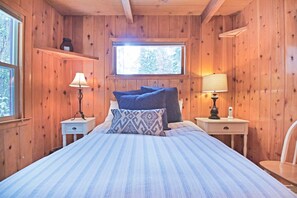 Cabane, plusieurs lits (Aidenn Cabin - WINTER SKI LEASE AVAIL) | 2 chambres, literie de qualité supérieure