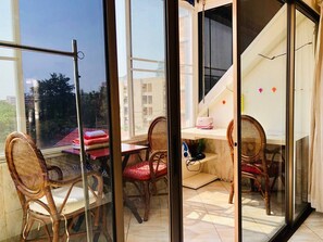 Condo, 1 Bedroom, Accessible, Smoking | Dining